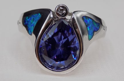 Beautiful 3 cwt sapphire and Australian opal sterling silver ring. Size 7
