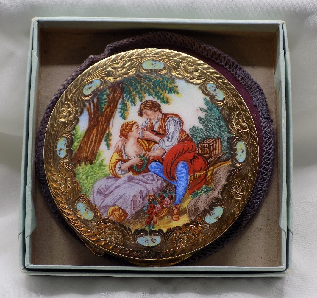 Queen Mary compact purchased on the Queen Mary with original box: Queen Mary compact purchased on the Queen Mary with original box.. Beautiful colors. Great quality and detail. In very good original as found condition. 2 7/8 inches wide Back of box marked Grandma pu