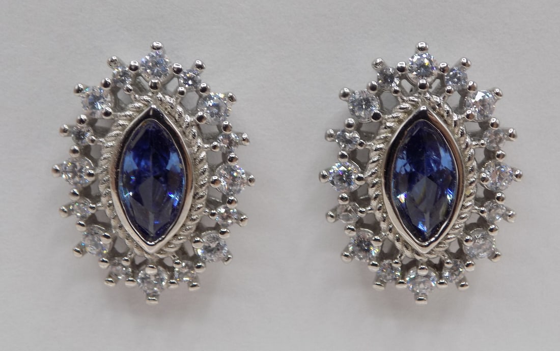 Beautiful 2 cwt sapphire and topaz sterling silver earrings (1 of 4)