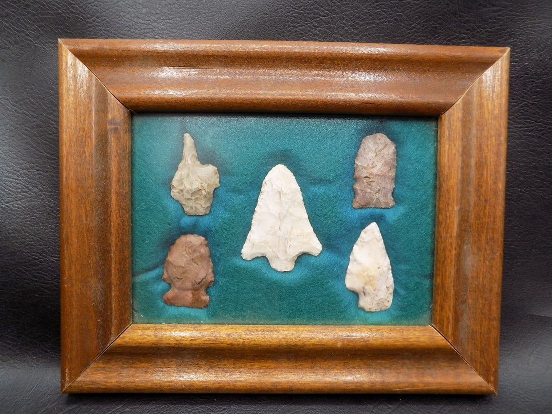 Framed box of Native American Indian prehistoric arrowheads (1 of 8)