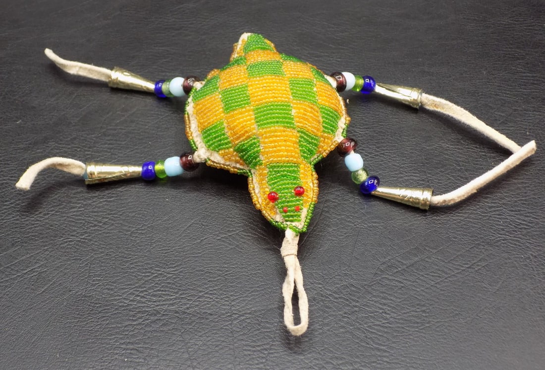 Vintage Native American Indian beaded fetish turtle. (1 of 8)