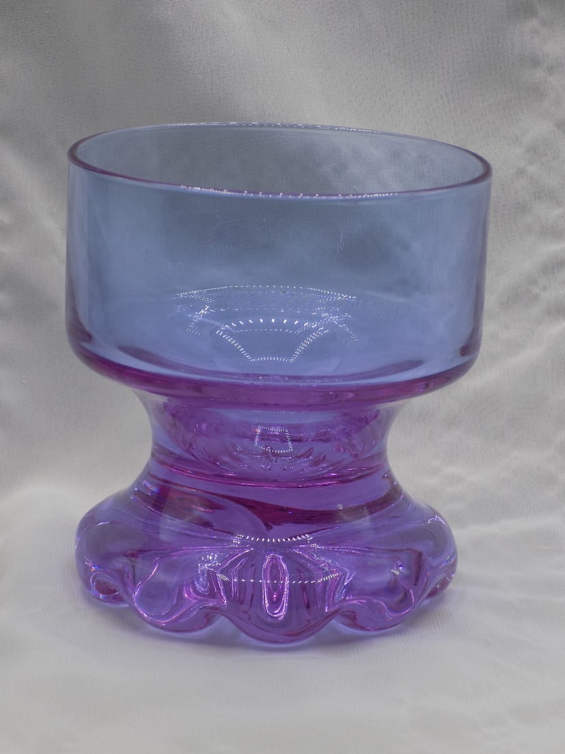 Vintage alexandrite Neodymium crystal glass vase. (1 of 6)