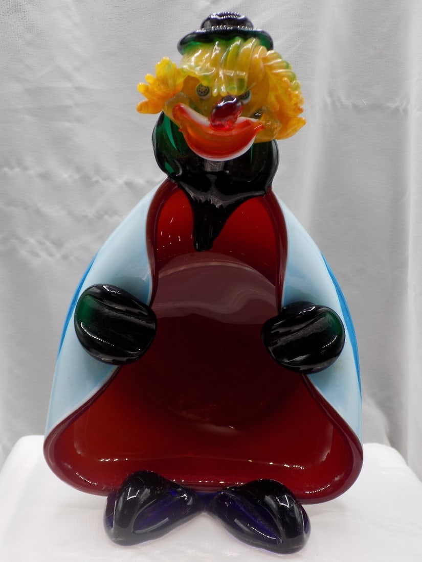 Delightful vintage art glass standing clown and bowl combination: Delightful vintage art glass standing clown and bowl combination. Polished and ground pontil. Beautiful colors. Great quality and detail. In very good original condition. 7 5/8 inches tall x 4 7/8 inc