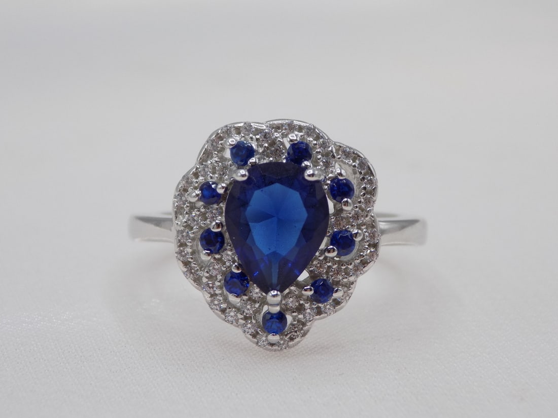 Beautiful 2 cwt blue sapphire and sterling silver ring (1 of 4)