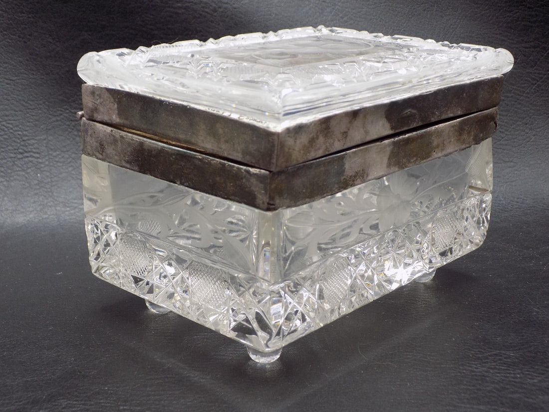 Ornate vintage cut glass jewelry box: Ornate vintage cut glass jewelry box. Great quality and detail. In very good original as found condition. Great quality and detail. 5 inches x 3 ½ x 3 ¾ inches tall