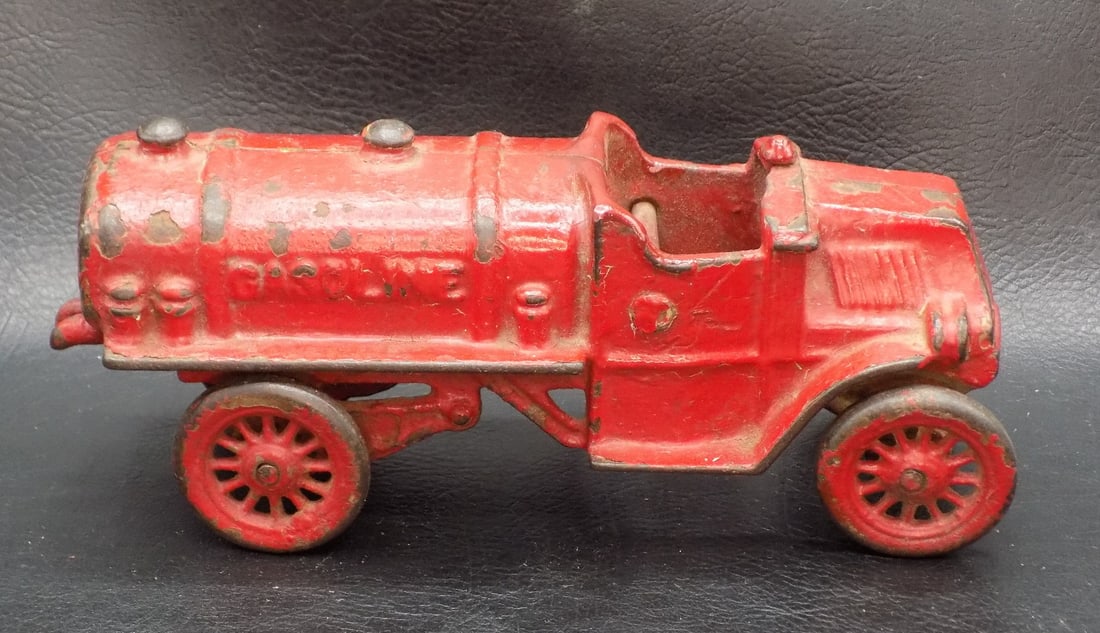 Antique Kenton cast iron toy gas truck (1 of 6)