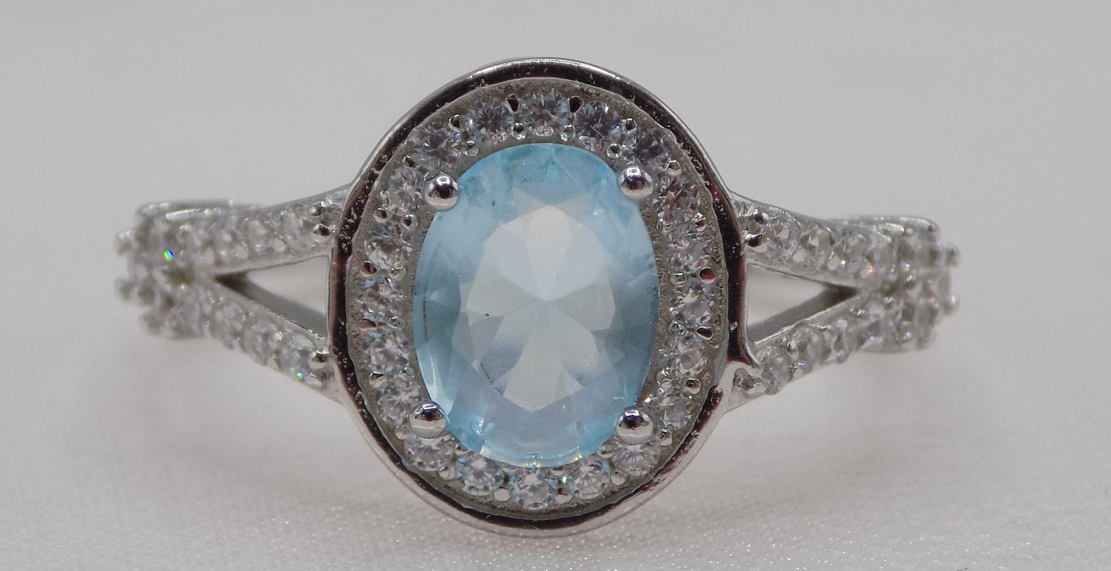 Beautiful 3 cwt aquamarine and white topaz sterling silver ring. Size 8 (1 of 5)