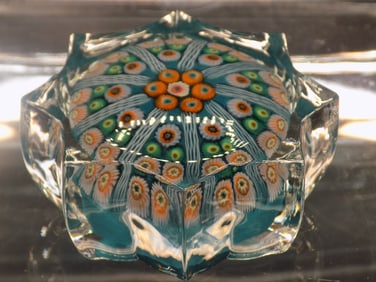 Beautiful vintage Strathearn art glass paperweight Scotland