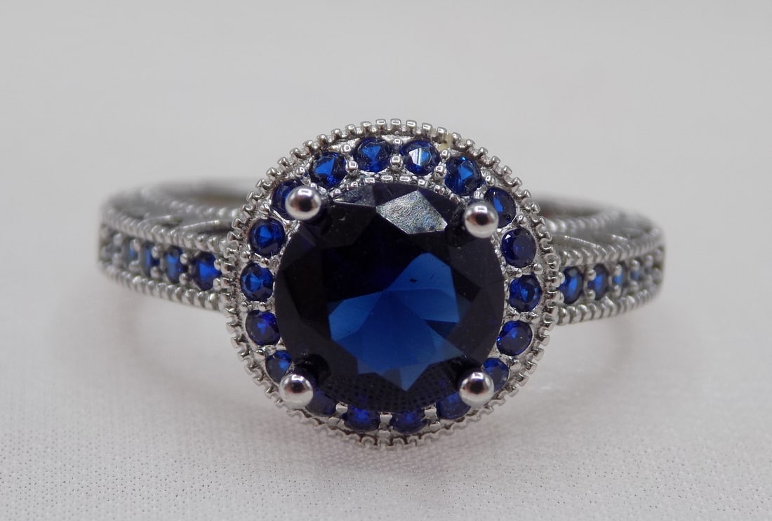Beautiful 3 cwt blue topaz and white topaz sterling silver ring. (1 of 7)