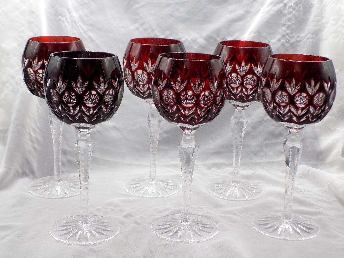Beautiful set of six vintage deep red to clear cut glass wine glasses: Beautiful set of six vintage deep red to clear cut glass wine glasses. Possibly St. Louis. Beautiful colors. Great quality and detail. In very good original as found condition. 7 7/8 inches tall x 2 &