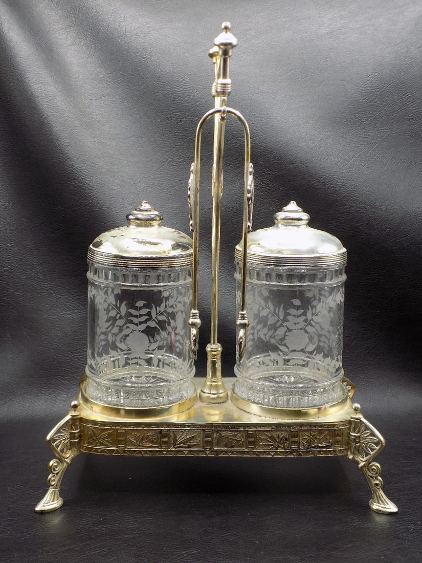 Elegant Signed Pairpoint double art glass pickle caster. (1 of 13)