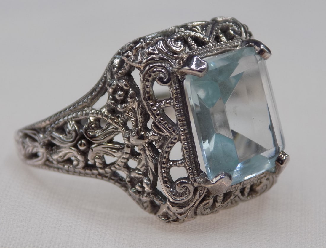 Beautiful 3 cwt aquamarine sterling silver ring. Size 6 ½ (1 of 6)