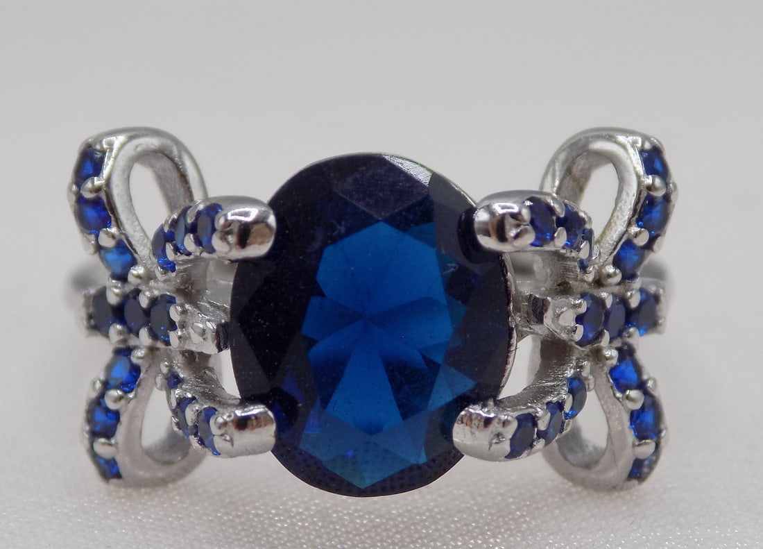 Beautiful 4 ct. blue sapphire sterling silver ring. Size 6 (1 of 6)