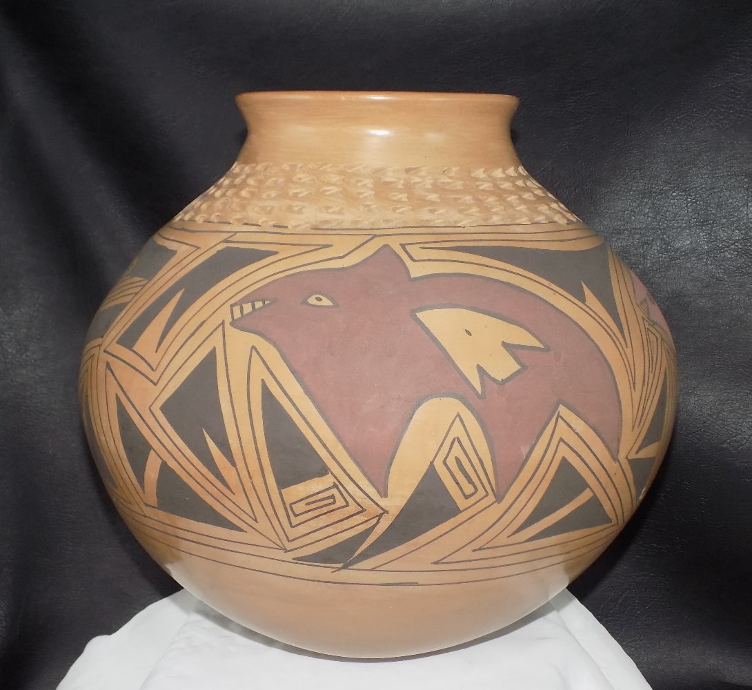 Large vintage Native American Indian decorated Olla (1 of 8)