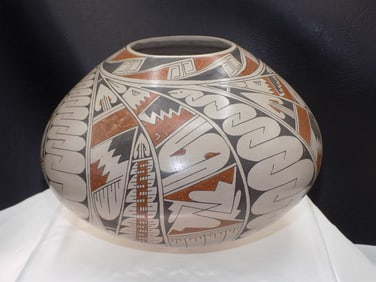 Vintage Native American Indian style decorated pot
