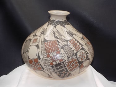 Vintage Native American Indian style decorated pot