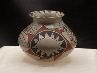 Vintage Native American Indian style decorated pot