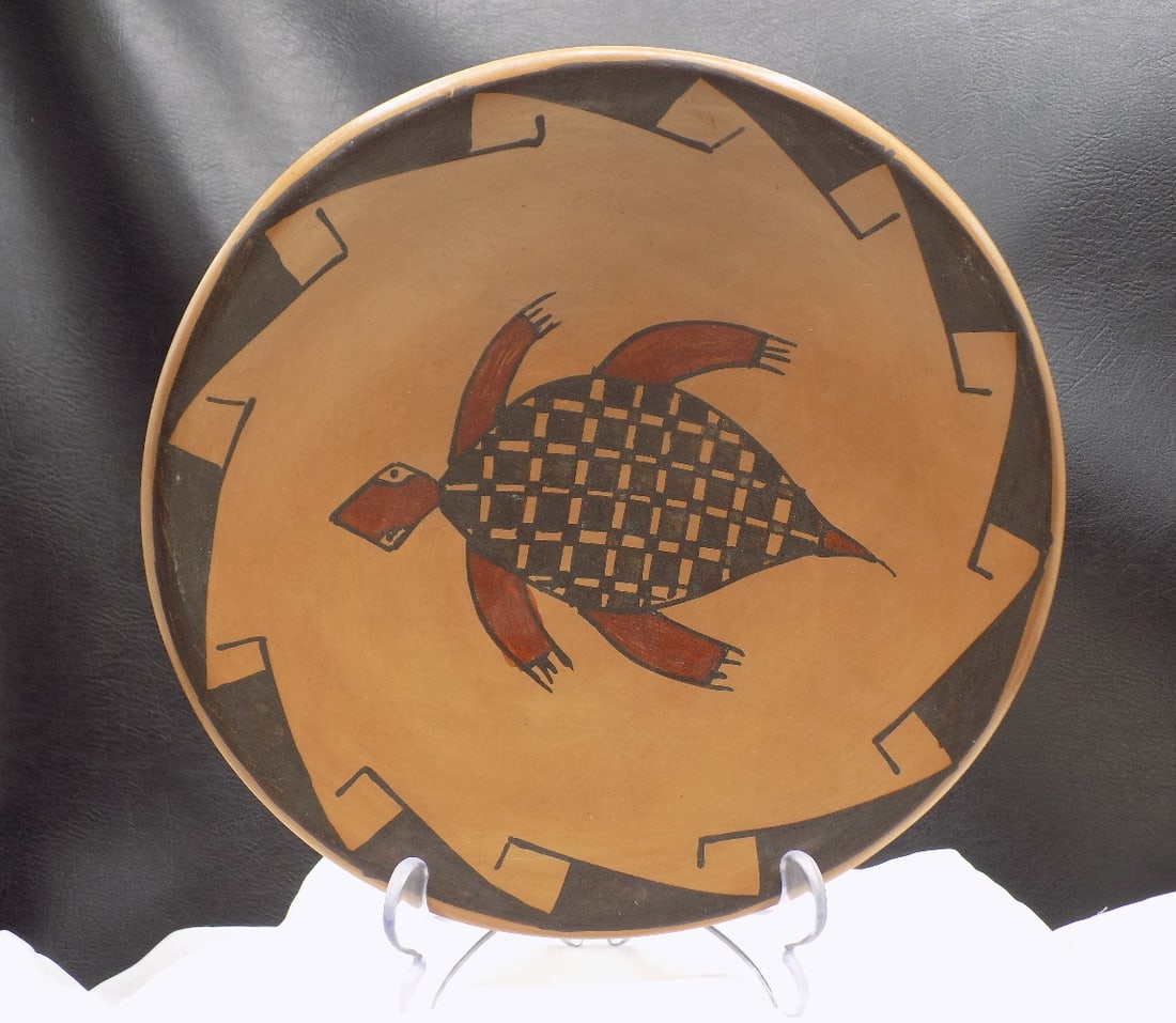 Vintage Native American Indian style decorated plate with turtle (1 of 5)