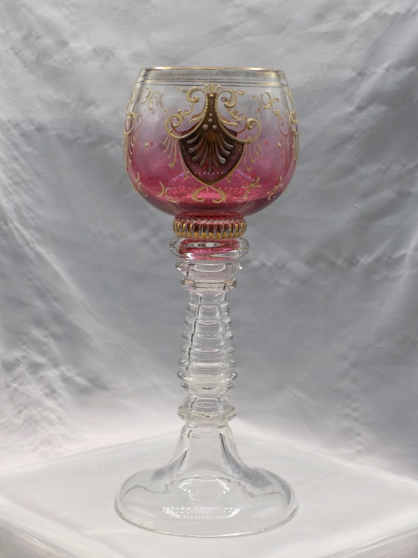 Beautiful vintage Moser art glass wine glasses: Beautiful vintage Moser art glass wine glasses. Beautiful colors with enamel decoration. Great quality and detail. In very good original as found condition. 7 7/8 inches tall x 2 ½ wide at top 