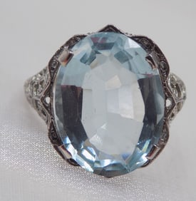 Beautiful 12 ct aquamarine sterling silver ring.
