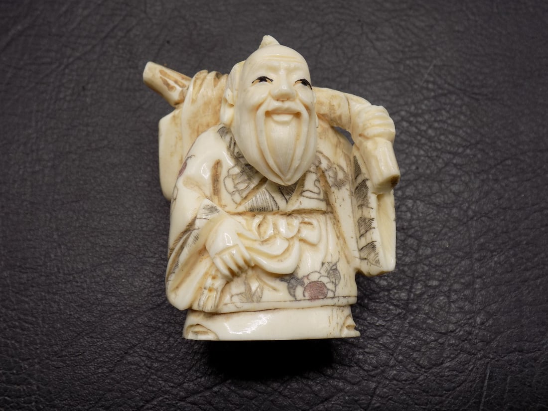 Highly carved vintage Oriental figure (1 of 6)