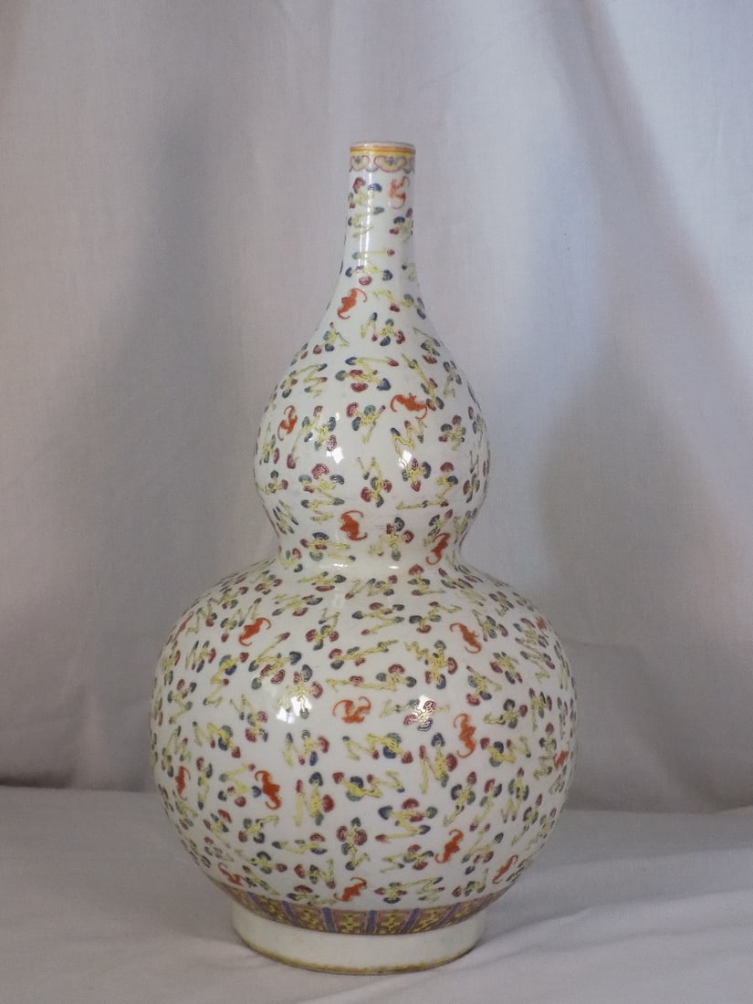 Beautiful Qianlong marked Famille Rose porcelain vase: Beautiful Qianlong marked Famille Rose porcelain vase. Marked on bottom as shown in photo. Decorated with bats among clouds. Beautiful colors. Great quality and detail. 19 inches tall x 9 ½ at 