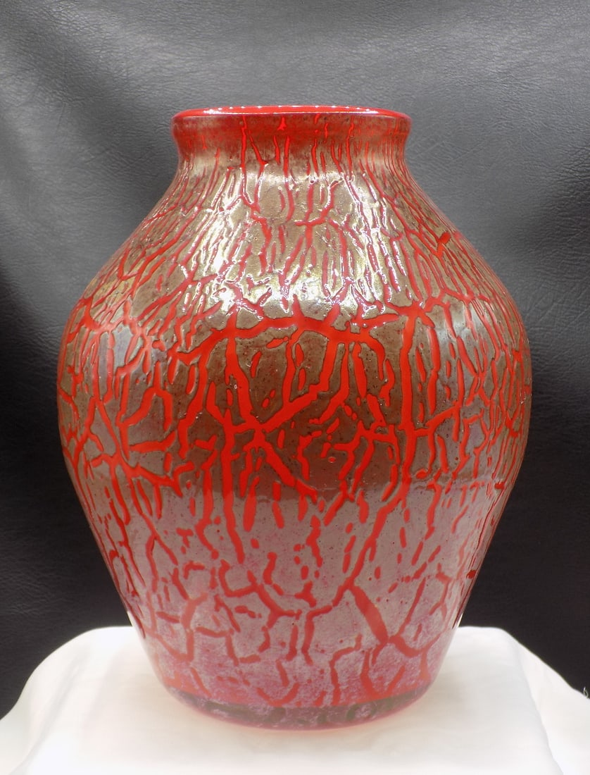 Unusual midcentury modern art glass vase (1 of 7)