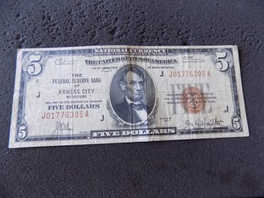 1929 $5 Five Dollar Federal Reserve Bank Note Kansas City.