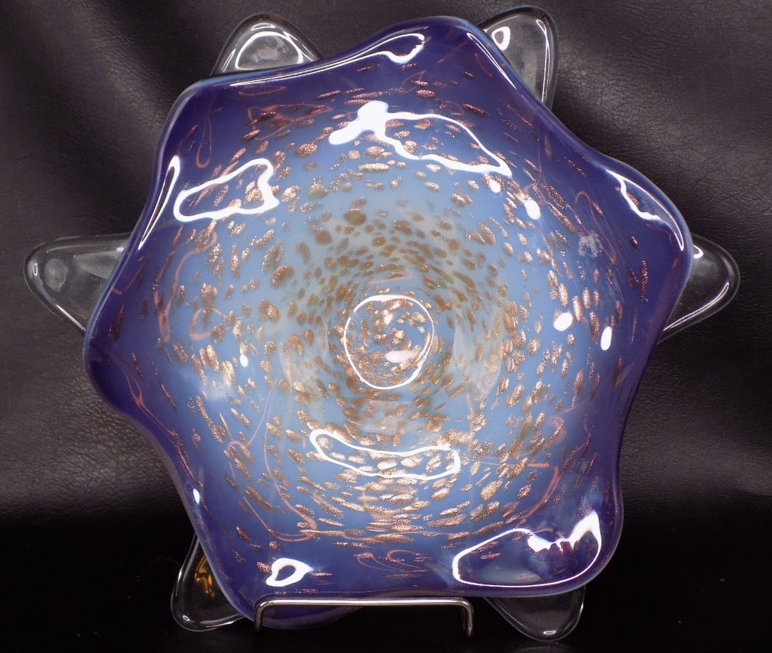 Beautiful midcentury modern art glass bowl: Beautiful midcentury modern art glass bowl with lots of gold dust. Great quality and detail. In very good original as found condition. 11 ½ wide x 2 inches tall. White spots are camera flash.