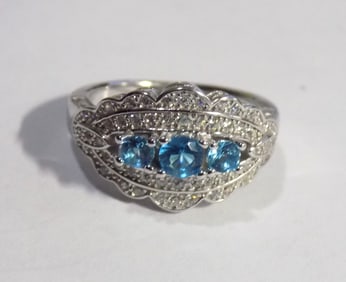 Beautiful 3 cwt aquamarine sterling silver ring. Size 6