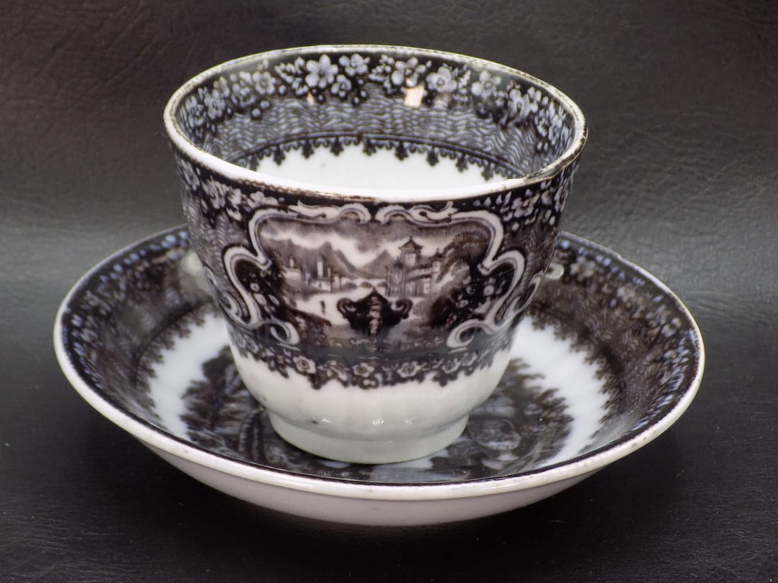 Vintage Wedgewood handleless cup and saucer: Vintage Wedgewood handleless cup and saucer. Marked on bottom as shown in photos. Beautiful colors. Great quality and detail. In very good original as found condition. Cup 3 1/8 tall. Saucer 5 7/8 inc
