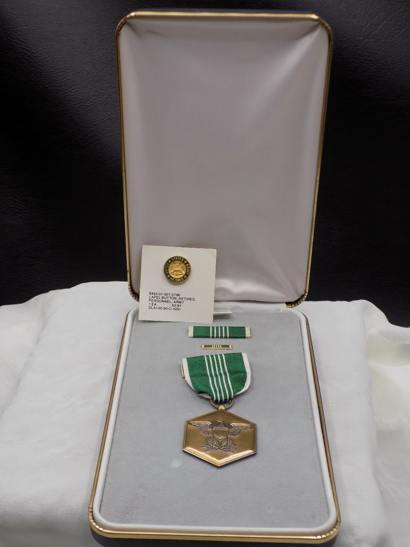 Vintage military medal, ribbon and lapel button in original box: Vintage military medal, ribbon and lapel button in original box. Looks to be never worn. Medal and ribbon 3 inches tall. Medal 1 3/8 inches wide. Box marked United States of America. 7 inches x 4 &fra