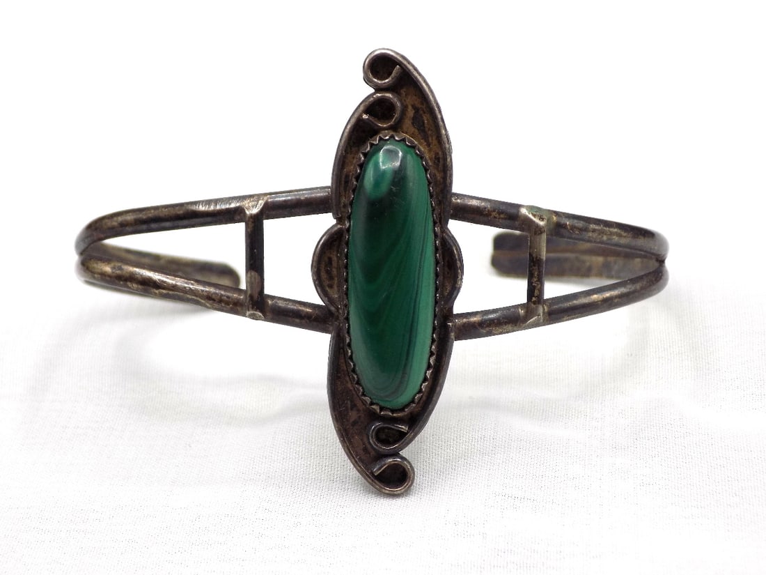 Vintage Native American Indian green turquoise and silver bracelet (1 of 4)