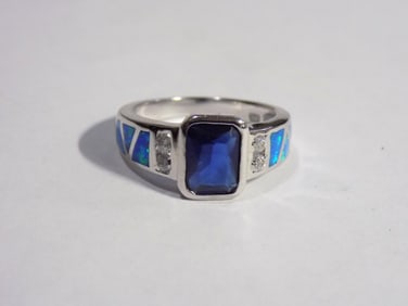 Beautiful 2 cwt sapphire and Australian opal sterling silver ring