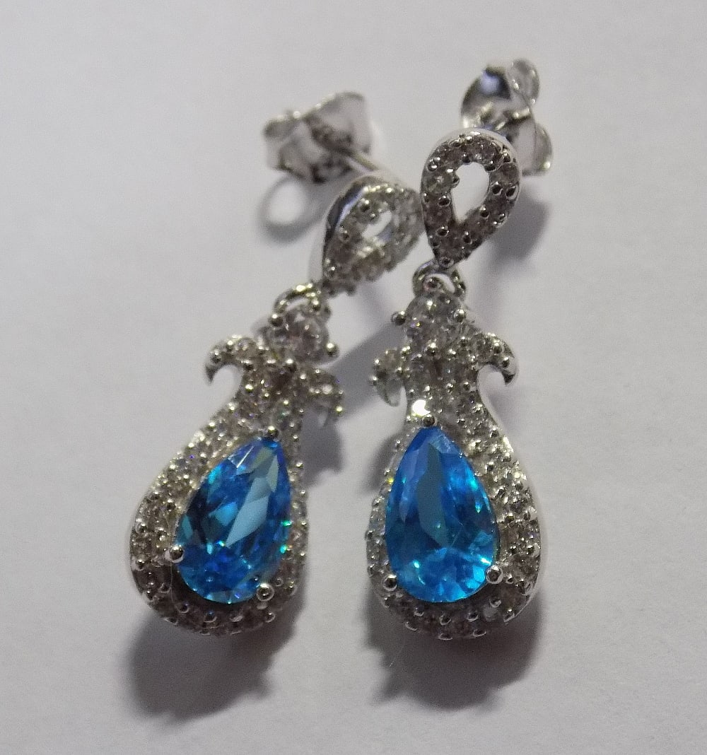 Beautiful pair of 2 cwt blue and 1 cwt white topaz sterling silver earrings (1 of 4)