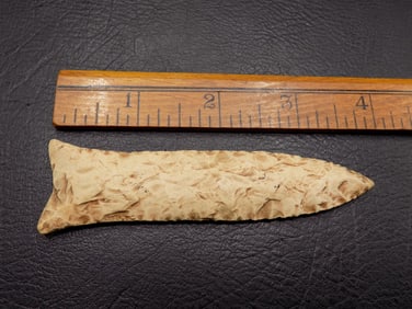 3 7/8 inch Native American Indian arrowhead.