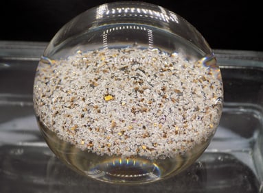 Beautiful vintage art glass paperweight