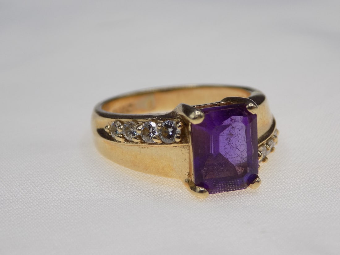 Beautiful vintage 2 cwt amethyst and diamond 14k gold ring.  Size 6 ¼. (1 of 5)
