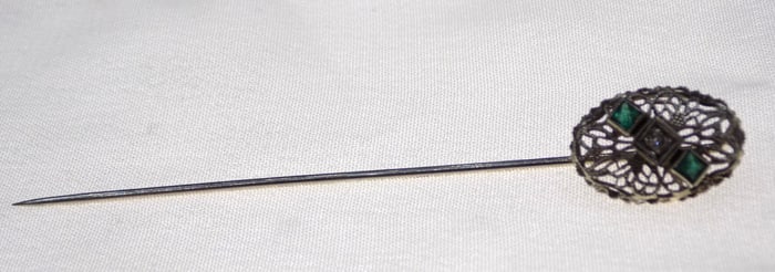 Beautiful vintage emerald and diamond 14k gold stick pin