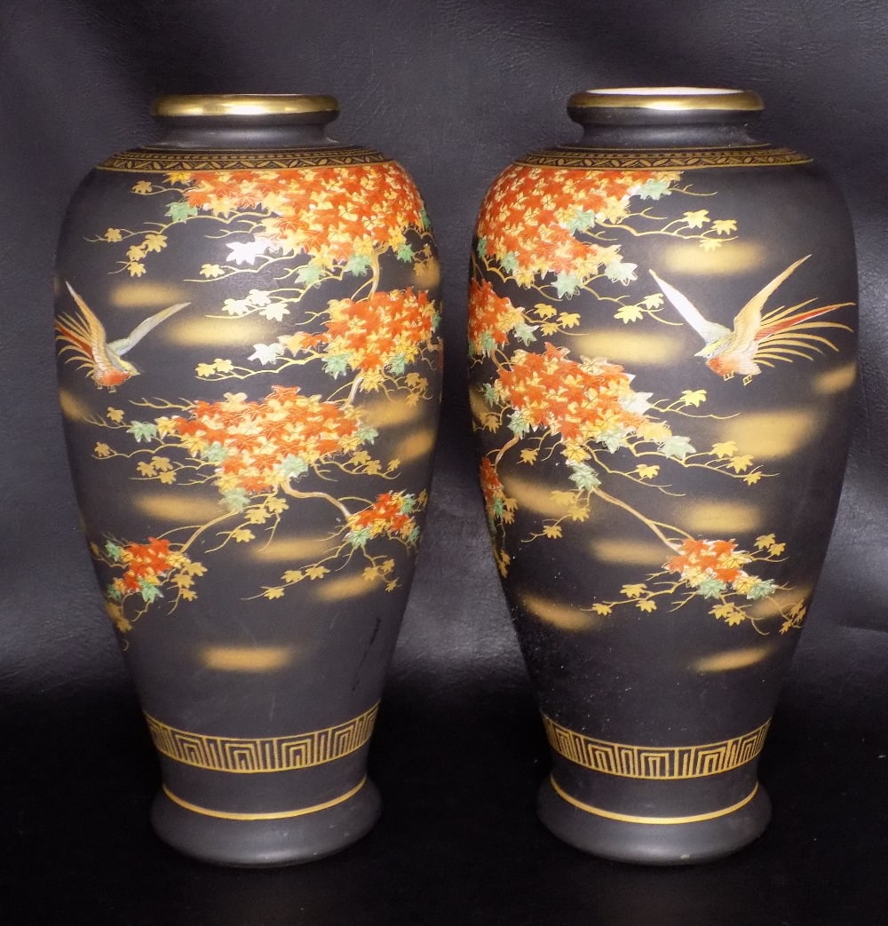 Beautiful pair of vintage hand painted Satsuma vases. (1 of 10)