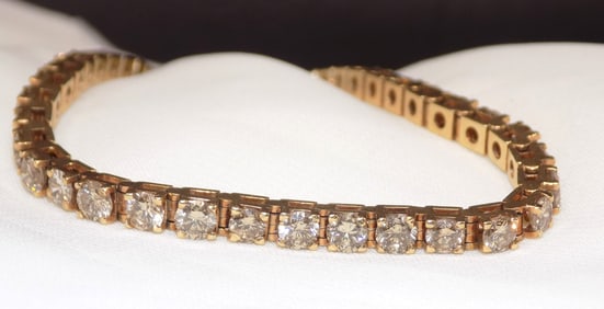 Beautiful vintage 6 cwt 14k yellow gold tennis bracelet