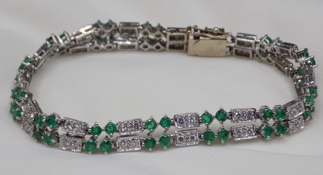 Beautiful vintage 5.9 cwt emeralds and 1.68 cwt diamonds 14k white gold tennis bracelet (1 of 7)