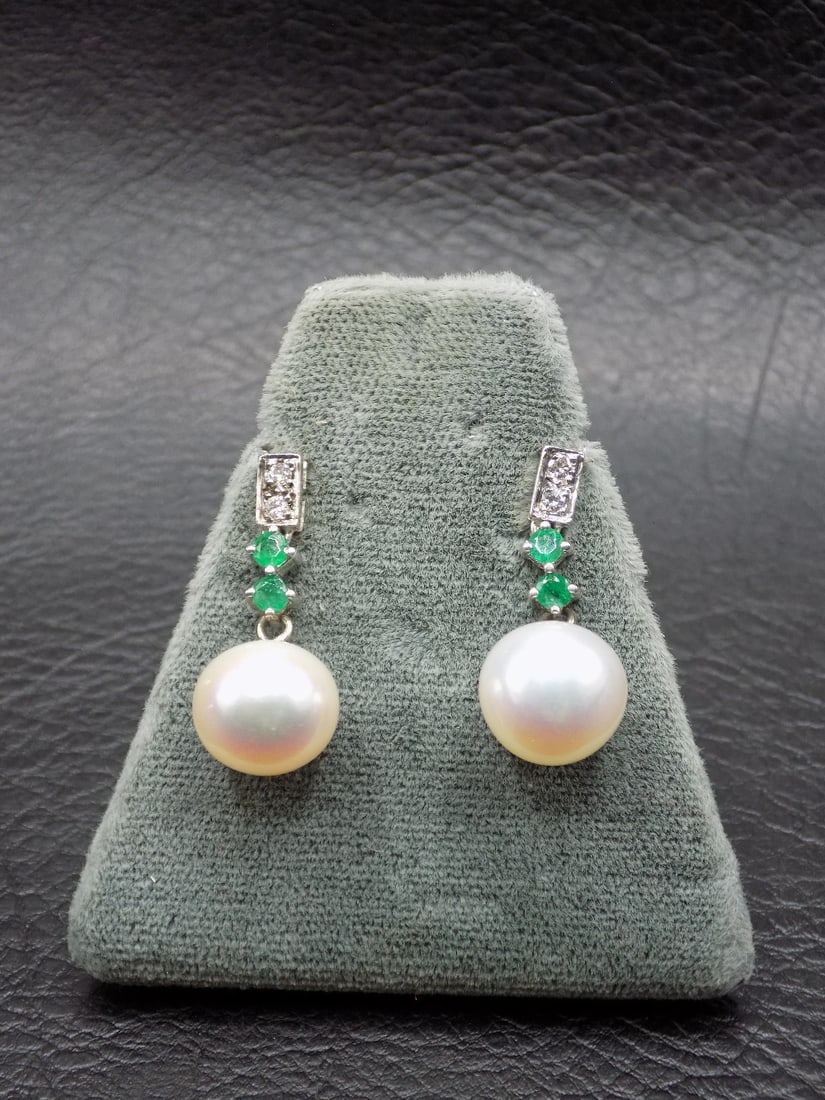 Beautiful vintage pearl, emerald and diamond dangle 14k white earrings (1 of 9)