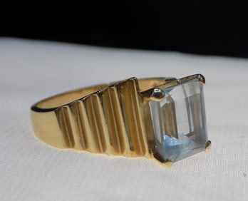 Beautiful vintage aquamarine 14k yellow gold ring