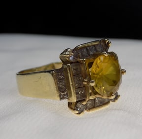 Beautiful vintage 2 cwt citrine and diamond 14k yellow gold ring
