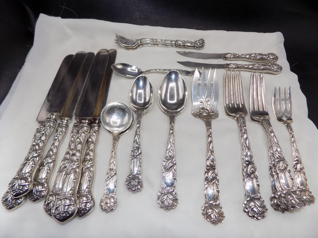 Great 28 piece of Alvin Bridal Rose sterling silver flatware. (1 of 7)