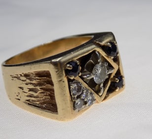 Beautiful vintage diamond and sapphire 14k yellow gold ring