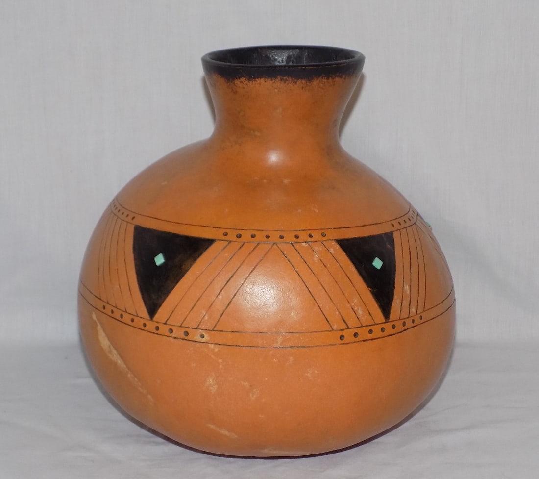Native American Indian decorated gourde with turquoise: Native American Indian decorated gourde with turquoise. Artist signed D. R. Nance. as shown in photo. In very good original as found condition. Great quality and detail. 10 tall x 10 ½ wide. Fo