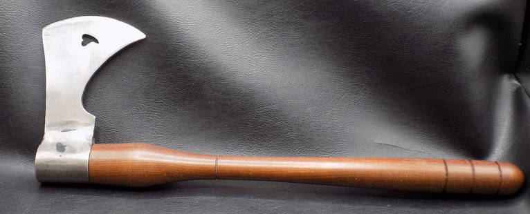 Native American Indian tomahawk: Native American Indian tomahawk. 20 to 50 years old. Blade is very sharp. In very good original as found condition. Great quality and detail. 18 inches long. Tomahawk head 6 &frac12; long x 4 wide. Fo