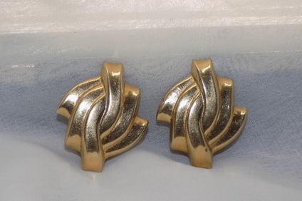 Beautiful 14k yellow gold earrings